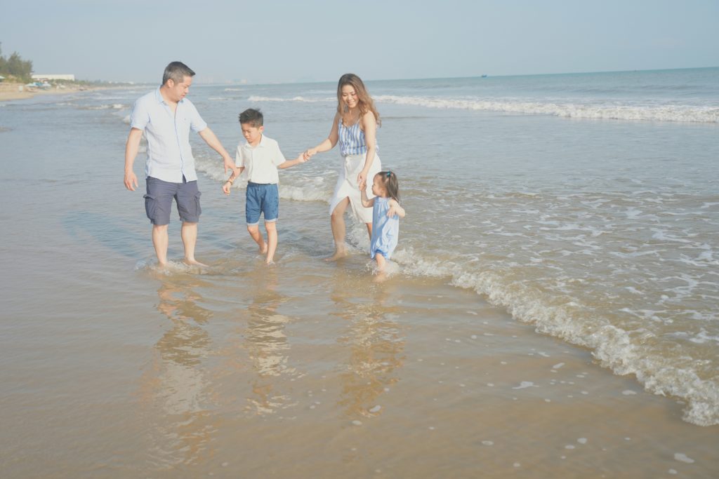 vacances enfant atypique gérer les défis avec des outils naturels